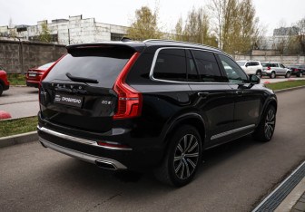 Подержанный автомобиль Volvo XC90 2019 года (4 фото)