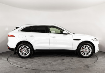 Подержанный автомобиль Jaguar F-Pace 2017 года (5 фото)