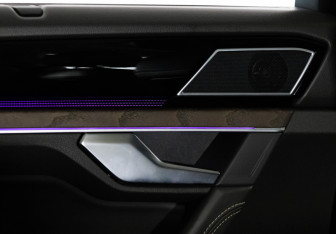 Подержанный автомобиль Volkswagen Touareg 2018 года (35 фото)