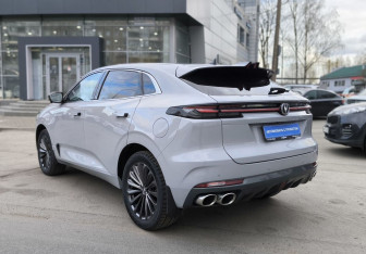 Подержанный автомобиль Changan UNI-K 2023 года (6 фото)