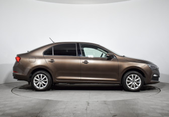 Подержанный автомобиль Skoda Rapid Liftback 2020 года (4 фото)