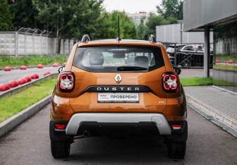 Подержанный автомобиль Renault Duster 2021 года (7 фото)