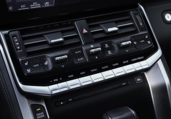 Подержанный автомобиль Toyota Land Cruiser Suv 2022 года (21 фото)