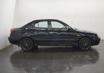 Подержанный автомобиль Hyundai Elantra Sedan 2005 года (4 фото)