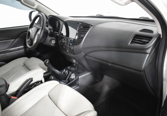 Подержанный автомобиль Mitsubishi L200 2022 года (12 фото)