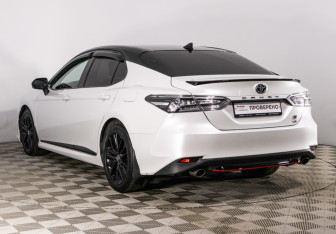 Подержанный автомобиль Toyota Camry Sedan 2021 года (14 фото)