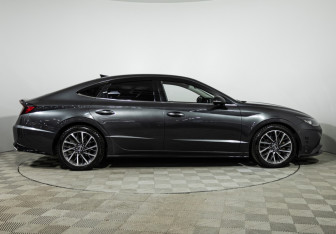 Подержанный автомобиль Hyundai Sonata 2020 года (4 фото)