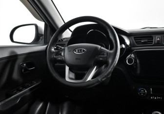 Подержанный автомобиль Kia Rio Sedan 2012 года (15 фото)