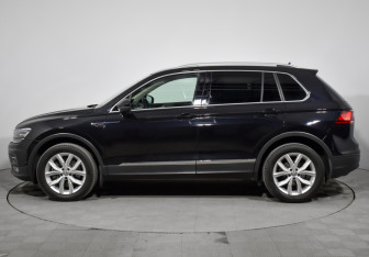 Подержанный автомобиль Volkswagen Tiguan 2019 года (8 фото)
