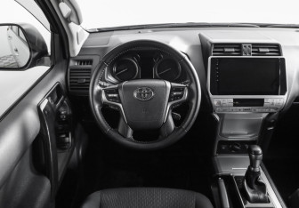 Подержанный автомобиль Toyota Land Cruiser Prado 2022 года (11 фото)