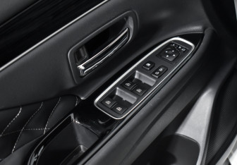 Подержанный автомобиль Mitsubishi Outlander 2022 года (10 фото)