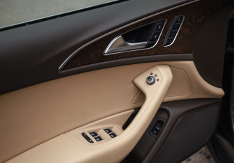 Подержанный автомобиль Audi A6 Sedan 2012 года (22 фото)