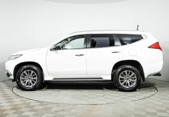 Подержанный автомобиль Mitsubishi Pajero Sport 2018 года (8 фото)