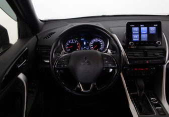 Подержанный автомобиль Mitsubishi Eclipse Cross 2021 года (10 фото)