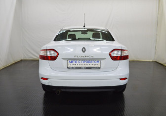 Подержанный автомобиль Renault Fluence 2012 года (6 фото)