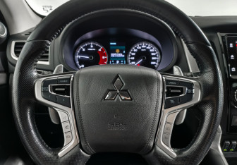 Подержанный автомобиль Mitsubishi Pajero Sport 2019 года (18 фото)