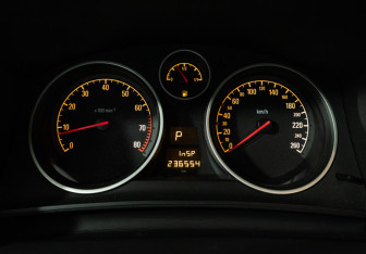 Подержанный автомобиль Opel Astra Sedan 2010 года (12 фото)