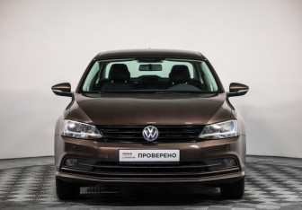 Подержанный автомобиль Volkswagen Jetta Sedan 2017 года (2 фото)