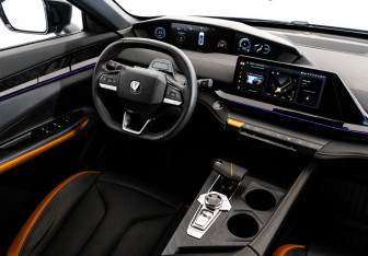 Подержанный автомобиль Changan UNI-V 2024 года (18 фото)