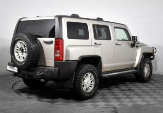 Подержанный автомобиль Hummer H3 Suv 2008 года (5 фото)