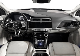 Подержанный автомобиль Jaguar I-Pace 2019 года (16 фото)