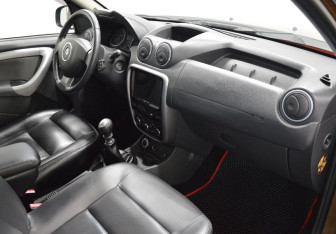 Подержанный автомобиль Renault Duster 2012 года (12 фото)