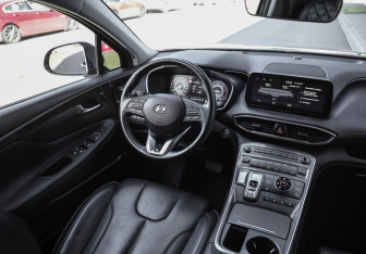 Подержанный автомобиль Hyundai Santa Fe 2022 года (13 фото)