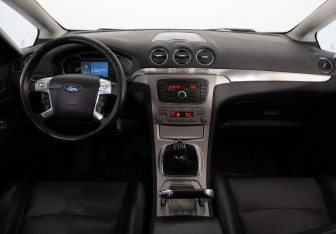 Подержанный автомобиль Ford S-MAX 2008 года (9 фото)