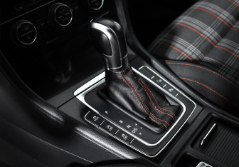 Подержанный автомобиль Volkswagen Golf GTI Hatchback 2015 года (11 фото)