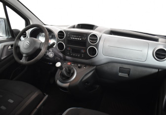 Подержанный автомобиль Citroen Berlingo 2011 года (10 фото)