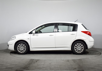Подержанный автомобиль Nissan Tiida Hatchback 2012 года (8 фото)