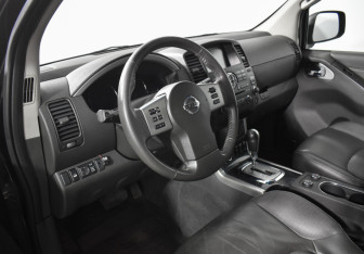 Подержанный автомобиль Nissan Pathfinder 2012 года (9 фото)