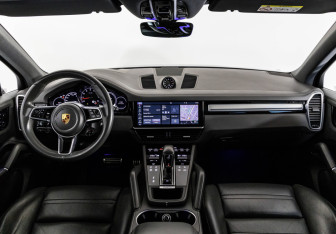 Подержанный автомобиль Porsche Cayenne 2018 года (13 фото)
