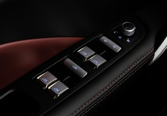 Подержанный автомобиль Geely Coolray 2023 года (21 фото)