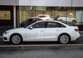 Подержанный автомобиль Audi A4 Sedan 2020 года (8 фото)