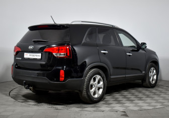 Подержанный автомобиль Kia Sorento 2012 года (5 фото)