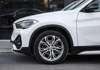 Подержанный автомобиль BMW X1 2019 года (10 фото)