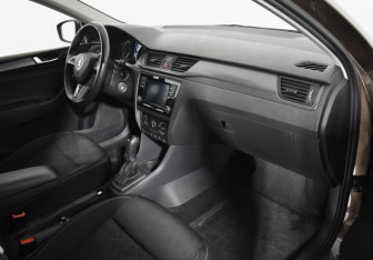 Подержанный автомобиль Skoda Rapid Liftback 2018 года (12 фото)