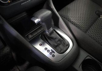 Подержанный автомобиль Volkswagen Golf Hatchback 2009 года (11 фото)