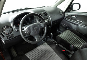 Подержанный автомобиль Suzuki SX4 Hatchback 2010 года (10 фото)