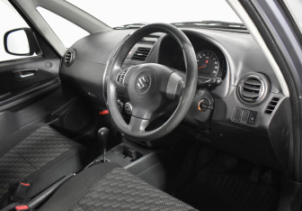 Подержанный автомобиль Suzuki SX4 Hatchback 2006 года (12 фото)