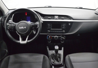 Подержанный автомобиль Kia Rio Hatchback 2021 года (14 фото)