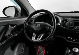 Подержанный автомобиль Kia Sportage 2011 года (15 фото)
