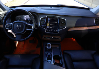 Подержанный автомобиль Volvo XC90 2021 года (8 фото)