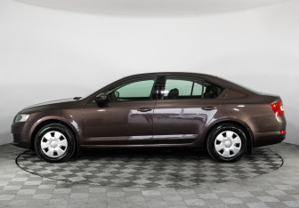 Подержанный автомобиль Skoda Octavia Liftback 2014 года (8 фото)
