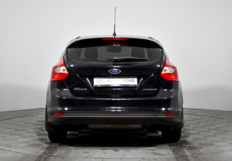 Подержанный автомобиль Ford Focus Hatchback 2014 года (6 фото)