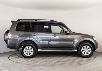 Подержанный автомобиль Mitsubishi Pajero 2012 года (4 фото)
