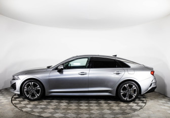 Подержанный автомобиль Kia K5 2020 года (8 фото)