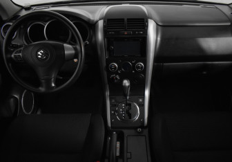 Подержанный автомобиль Suzuki Grand Vitara 2011 года (14 фото)