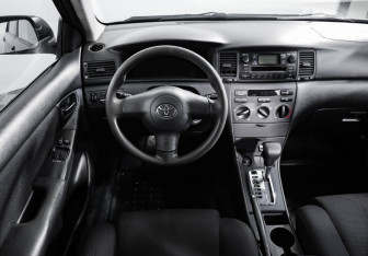 Подержанный автомобиль Toyota Corolla Sedan 2006 года (10 фото)